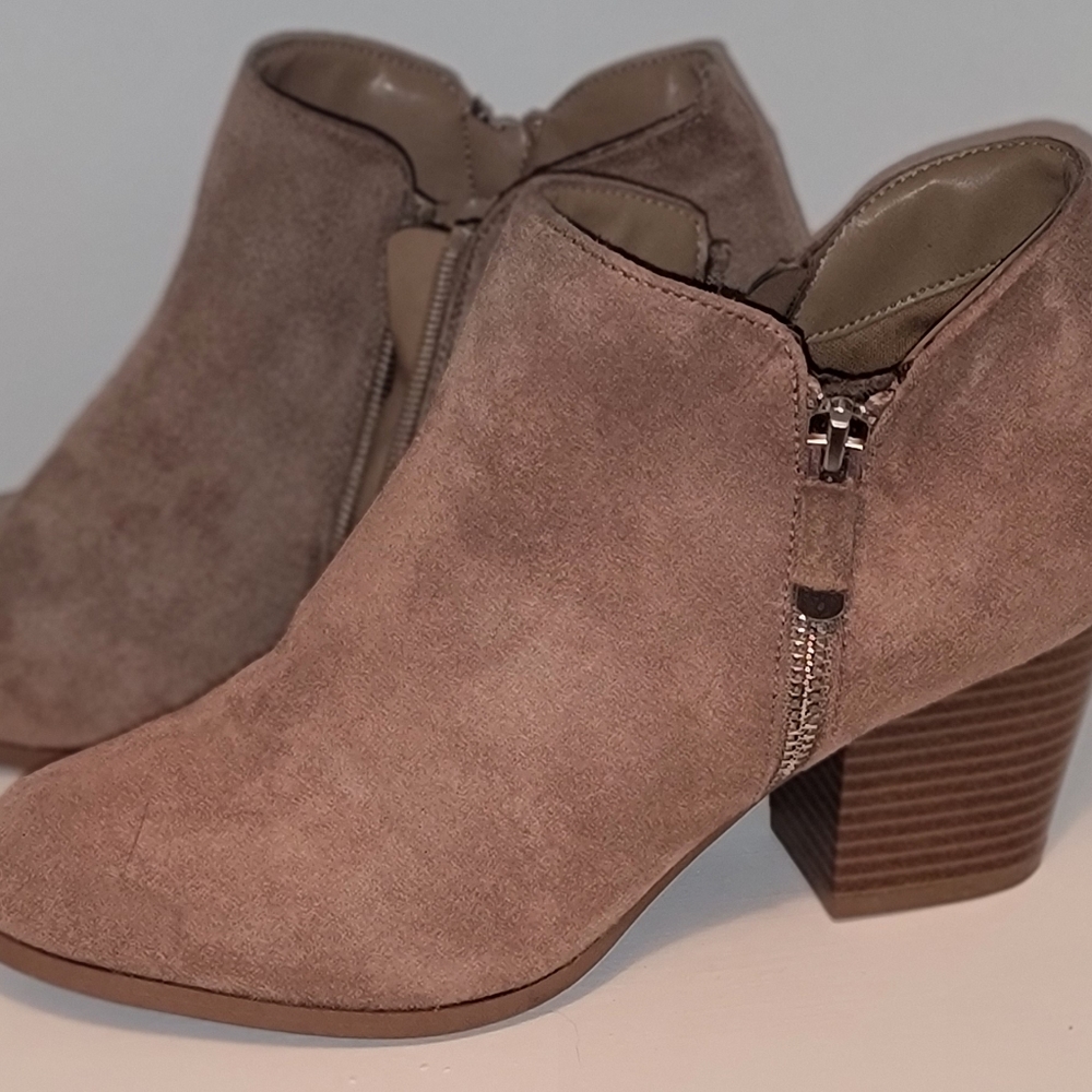Women's ankle booties with zipper